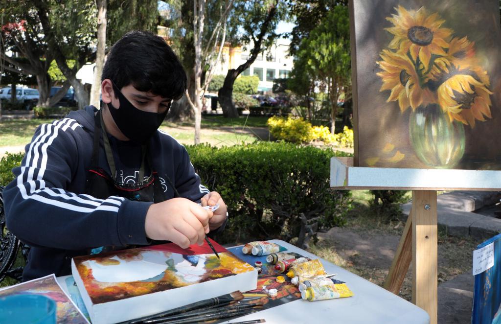 Cerca de 100 artistas y expositores se dieron cita en el Jardín del Arte de Tequisquiapan en una convocatoria hecha a través de Cultura Municipal.