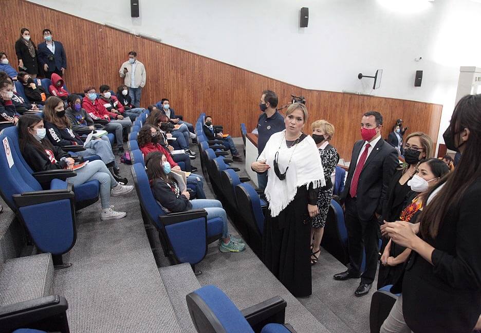 Un Congreso plural y participativo solo puede concebirse con la participación de los jóvenes, ya que ellos son el presente de nuestra sociedad y el futuro que generará los cambios que darán rumbo a nuestra entidad.