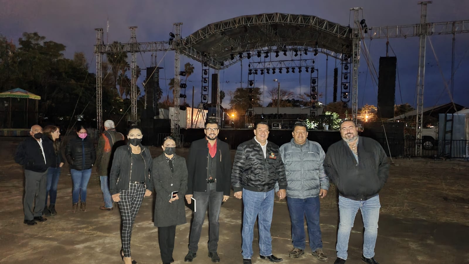 Espacios para artesanos, expositores comerciales, área de atracciones mecánicas, el escenario del teatro del pueblo, supervisó Urbiola Román.