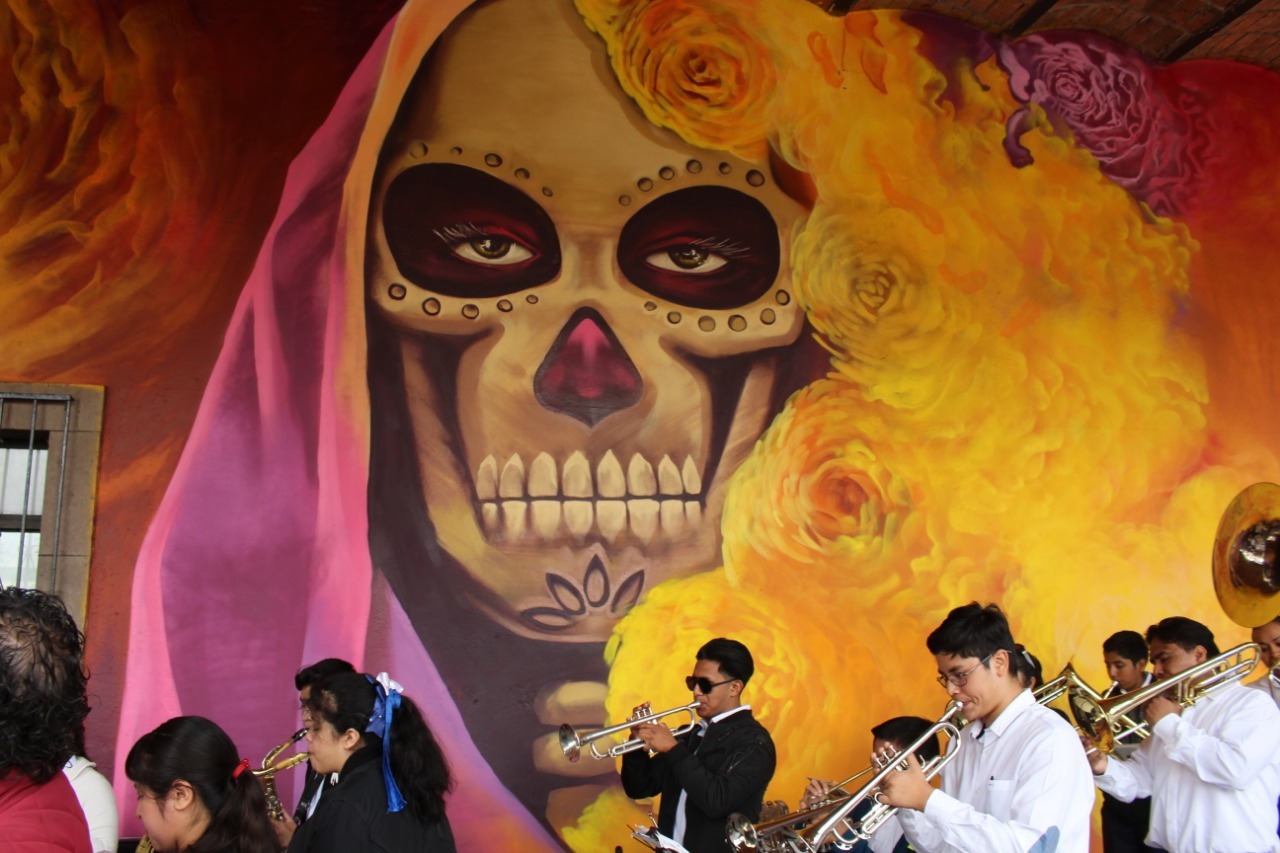 Con Monumental Mural mejoran imagen del tradicional panteón de El Saucito