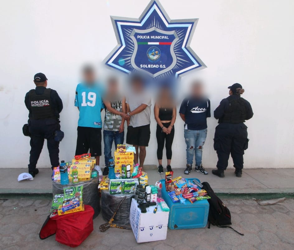 Policías de Soledad detienen a banda dedicada al robo a tiendas de conveniencia en la colonia La Virgen