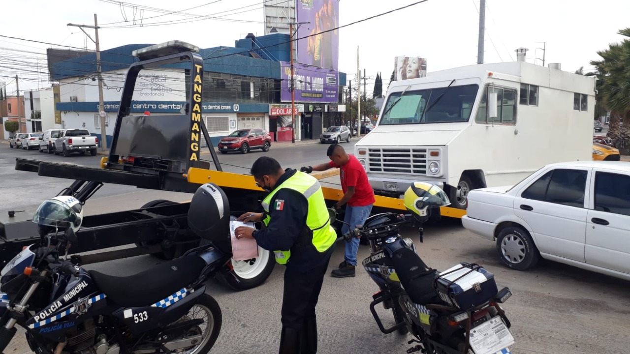 Emprende DGSPM acciones de ordenamiento vial en camellón central de avenida Himalaya