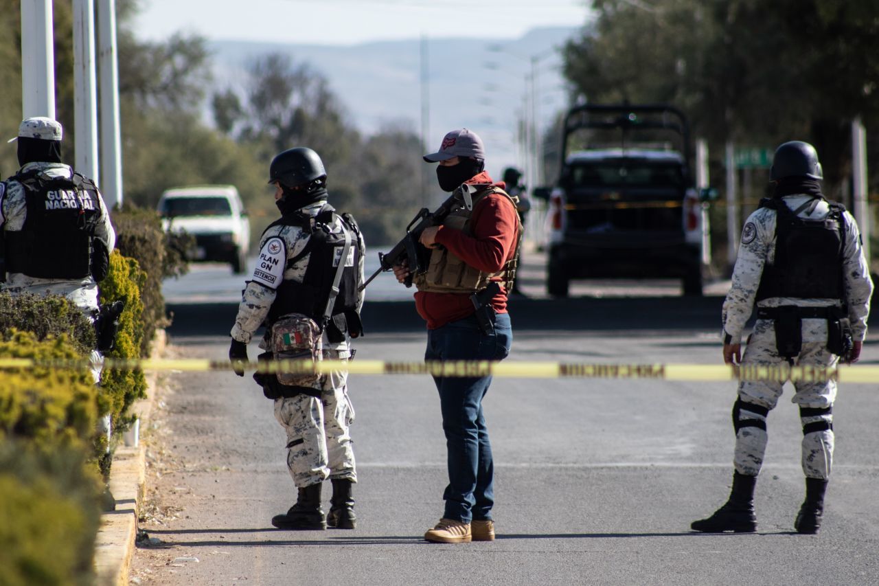 Encuentran 10 cuerpos colgados de un puente en Zacatecas