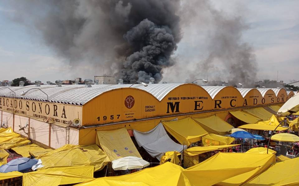Se incendia Mercado de Sonora en la Ciudad de México