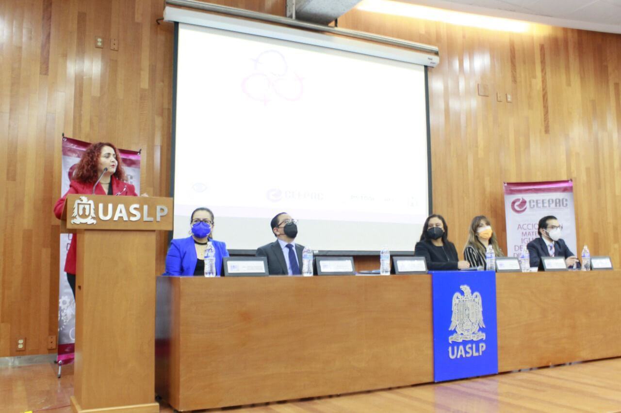 Firman acuerdo, representantes de distintas instituciones en el Estado y del Instituto Nacional de las Mujeres. 