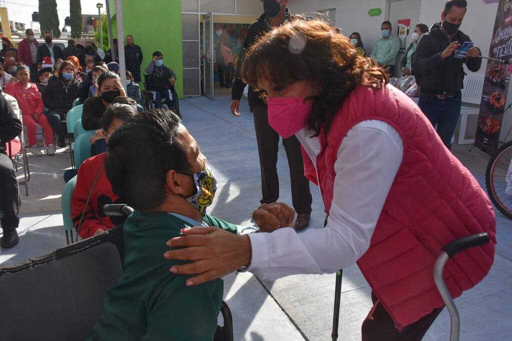 Esté viernes más de noventa pacientes de la Unidad Básica de Rehabilitación I y II fueron partícipes de la entrega de obsequios