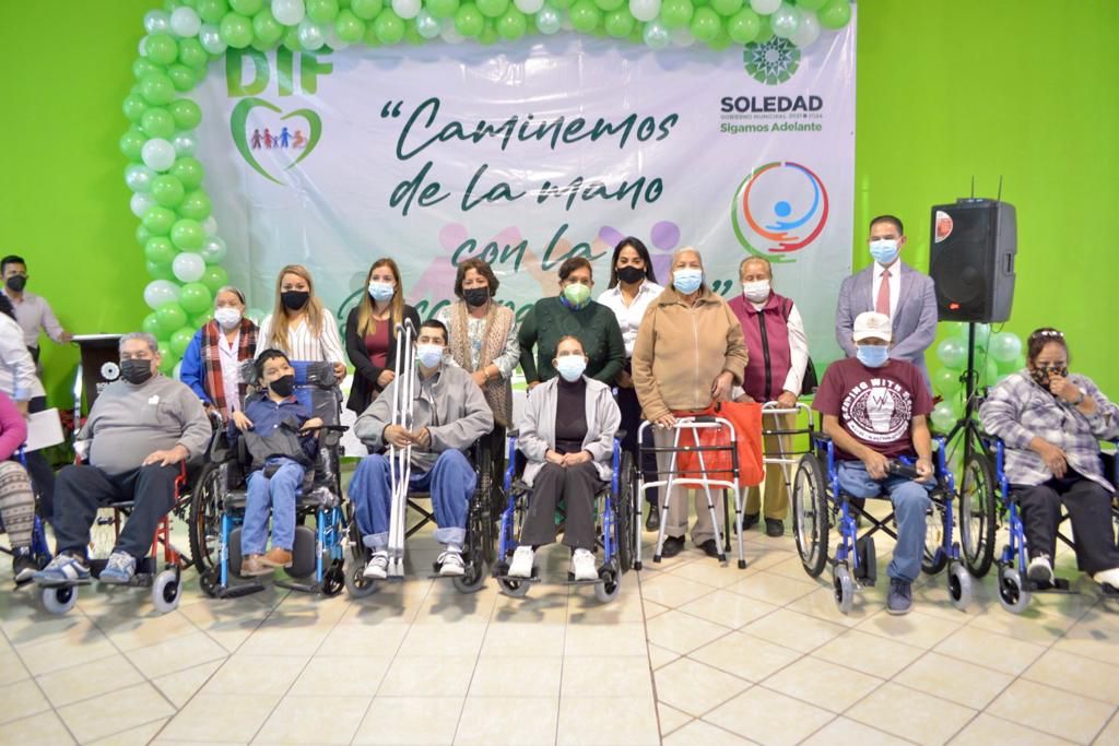 Sillas de ruedas, bastones, andaderas entre otros, fue entregado en el marco del Día Internacional de las Personas con Discapacidad
