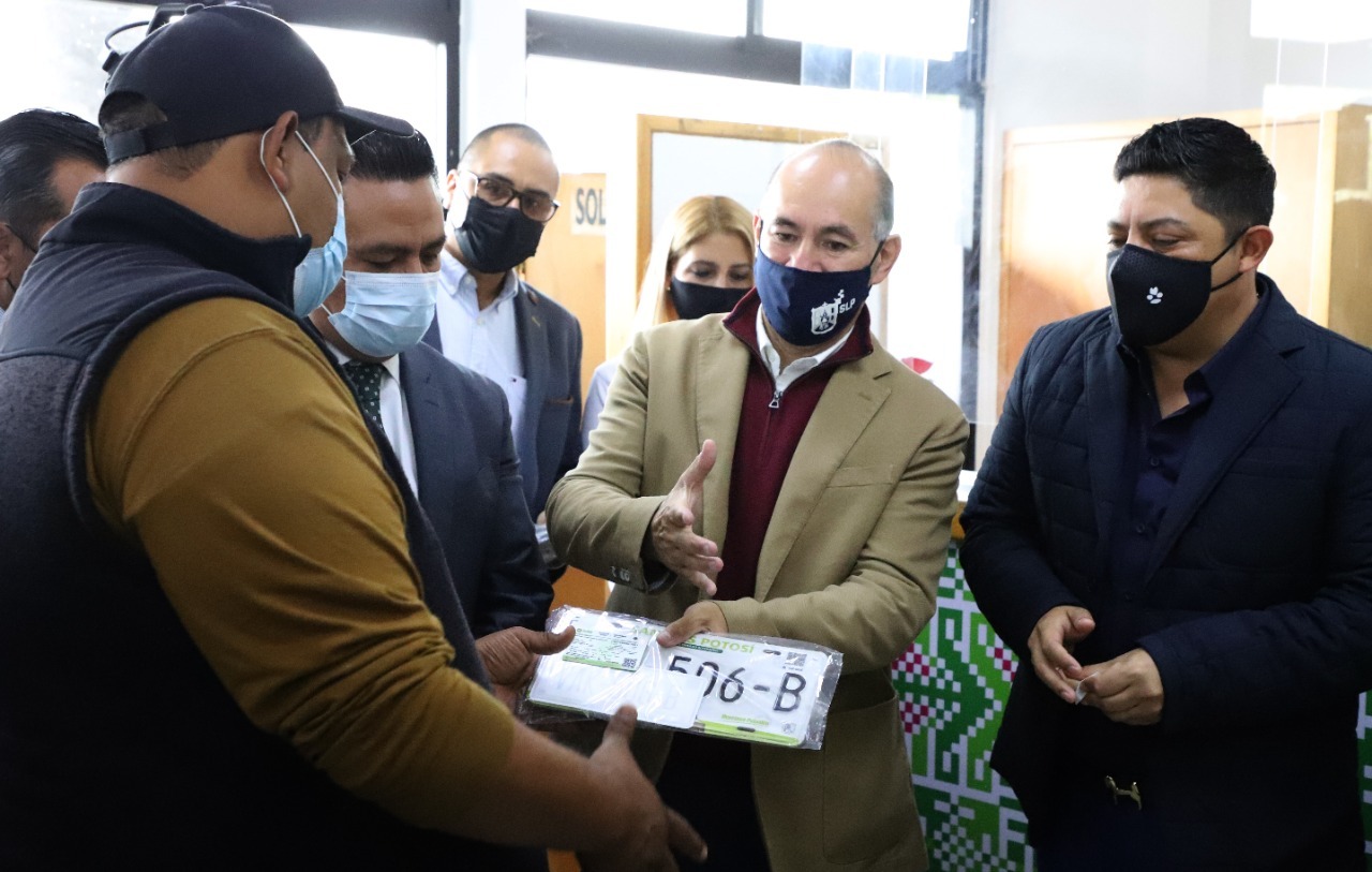 Alcalde de San Luis Potosí pidió a la ciudadanía aprovechar la entrega de placas y licencias gratuitas, para poner en regla sus documentos