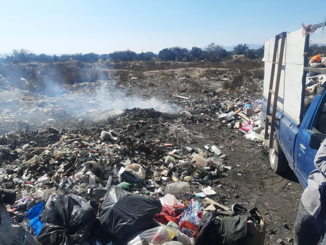 Dirección de Gestión Ecológica y Manejo de Residuos del Ayuntamiento, clausuró ayer un tiradero clandestino en la colonia Tercera Grande