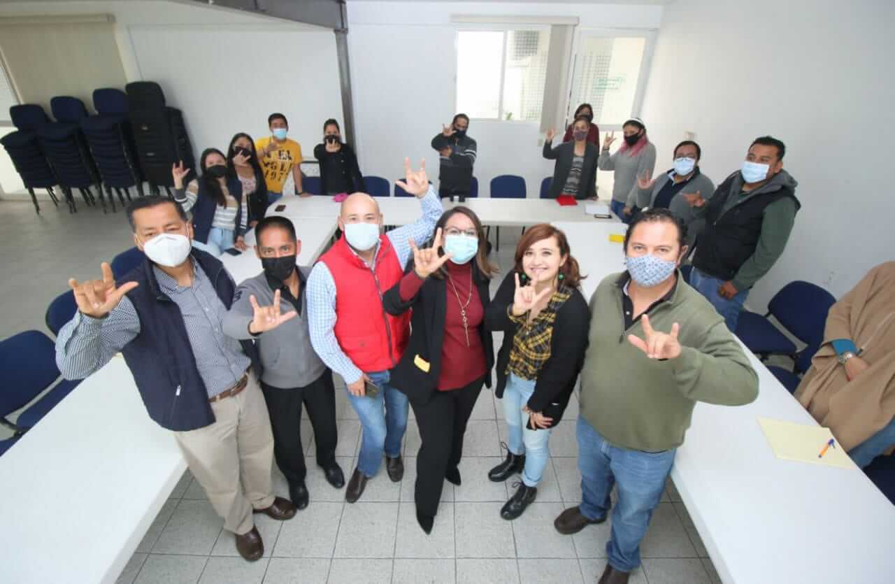 Sistema Municipal para el Desarrollo Integral de la Familia dio inicio al primer curso de Lengua de Señas Mexicana para población abierta.