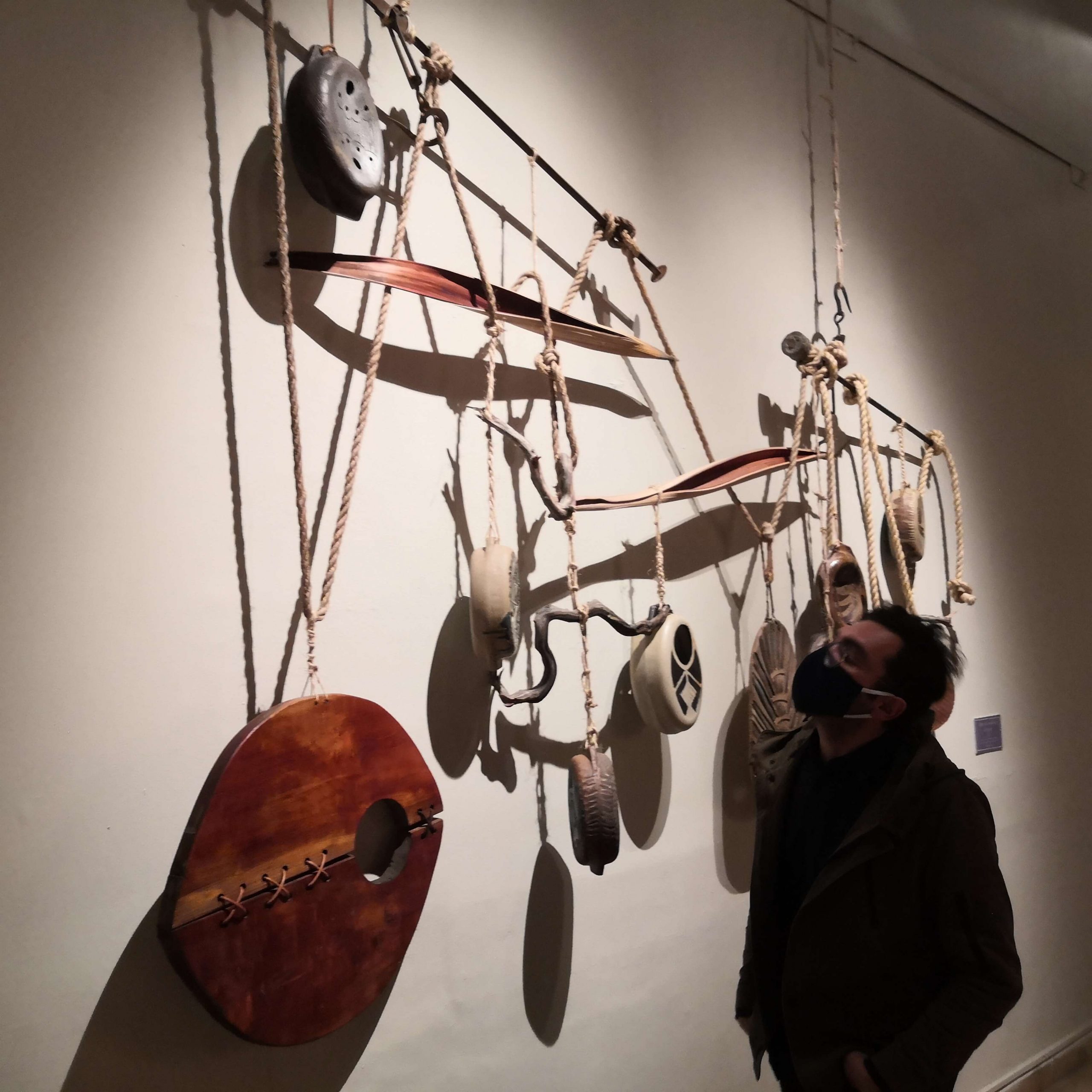 Museo Federico Silva se muestra por primera vez al artista potosino Jaime Galán en la exposición Huellas en el Desierto.