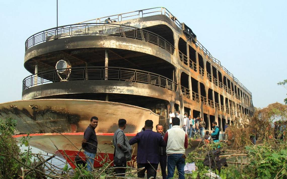 Mueren 39 personas en incendio de un barco en Bangladesh
