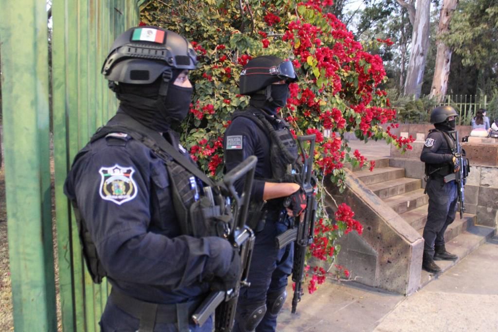 Policía Estatal asegura más de 500 cartuchos, 100 cargadores, seis armas largas y detienen a presunta banda de asaltantes de Michoacán