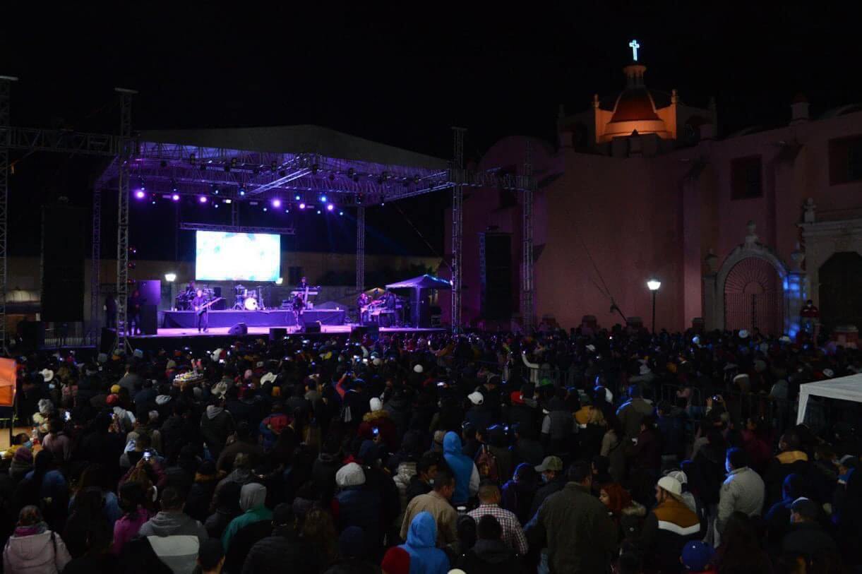 Sigue el ambiente de la FEREVILLA, ahora con el romanticismo del grupo originario de Villa Juárez, San Luis Potosí, “Brindys”