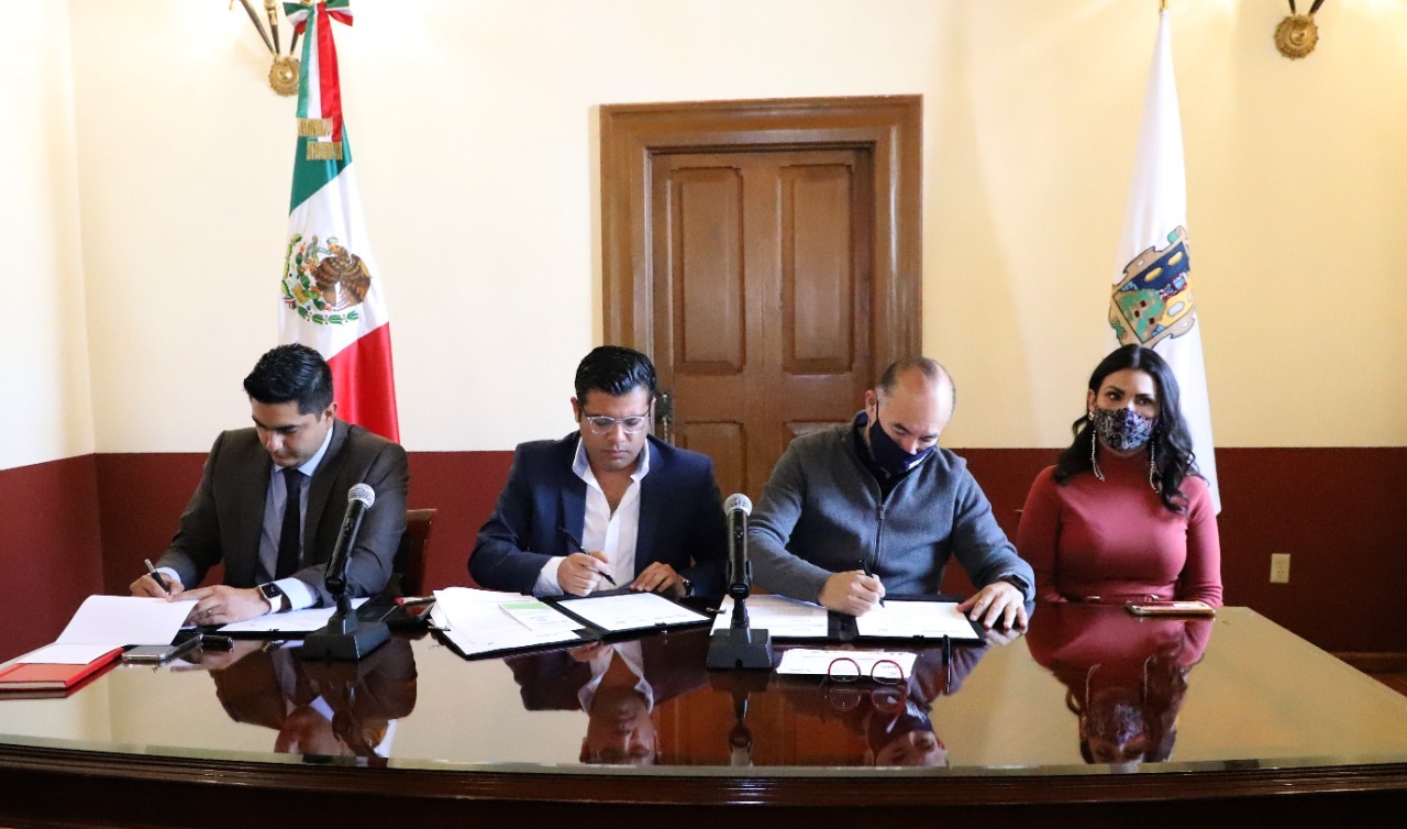 Enrique Galindo firma convenio con CEFIM para profesionalizar el gobierno municipal