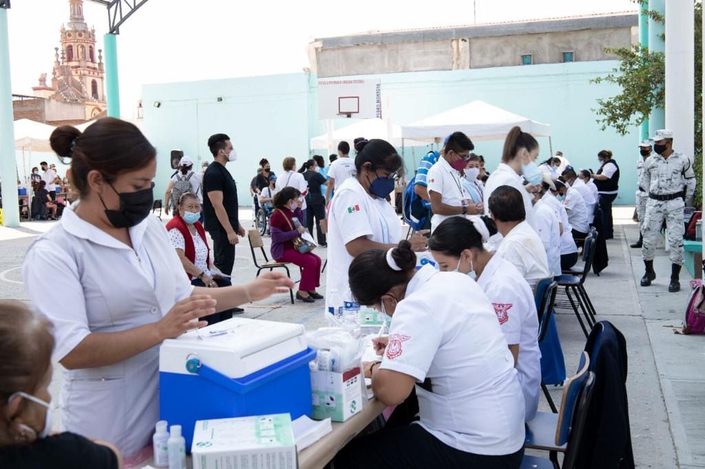 Aplican más de ocho mil dosis de vacuna anti covid en SGS