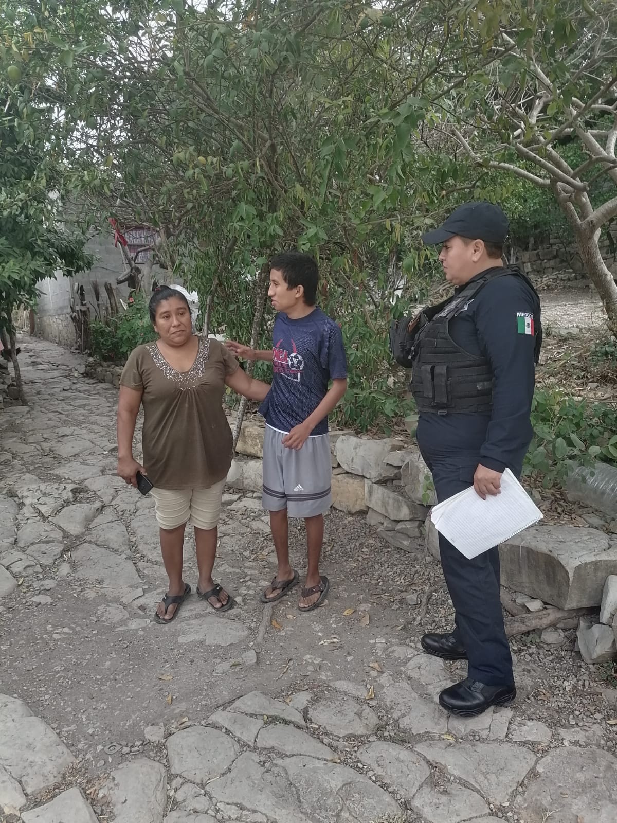 Policías Estatales en la región Huasteca localizaron a un joven que había sido reportado como extraviado por sus familiares.