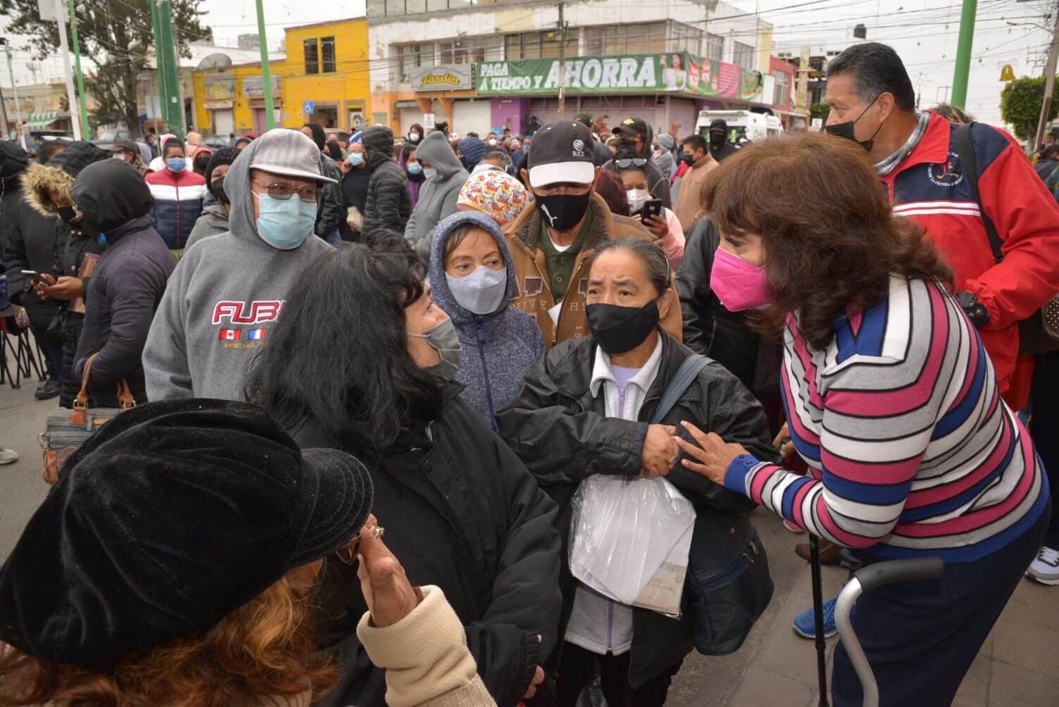 Leonor Noyola Cervantes, realizó un recorrido por los siete diferentes puntos de pago del impuesto predial que se habilitaron en el municipio