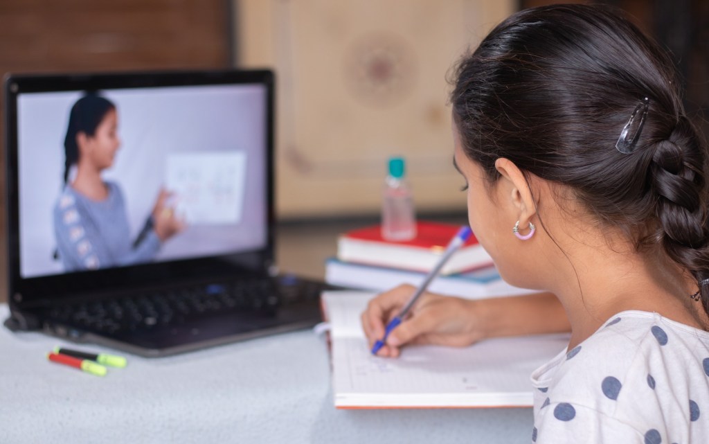 Educación media superior y superior de SLP, podrán regresar de forma híbrida, con actividades semipresenciales.