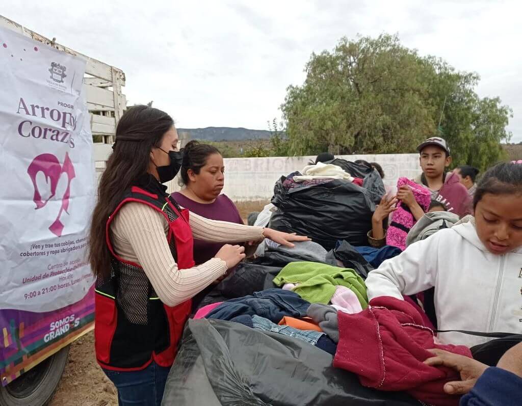 En Villa de Reyes, se hizo la primera entrega de ropa y cobijas que se recolectaron durante la campaña “Arropando Corazones”.