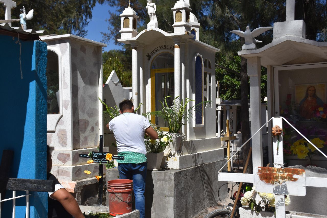 Disminuyen aforos en panteones municipales de Soledad de Graciano Sánchez