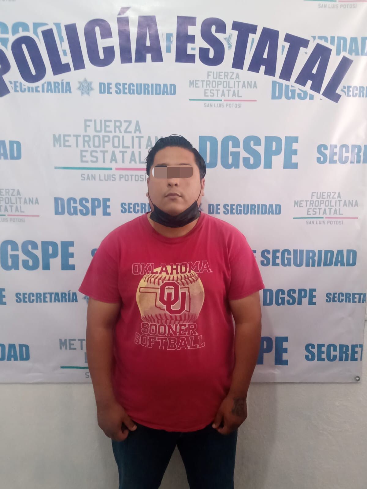 POLICÍA ESTATAL ASEGURA UN TAXI CON REPORTE DE ROBO, HAY UN DETENIDO