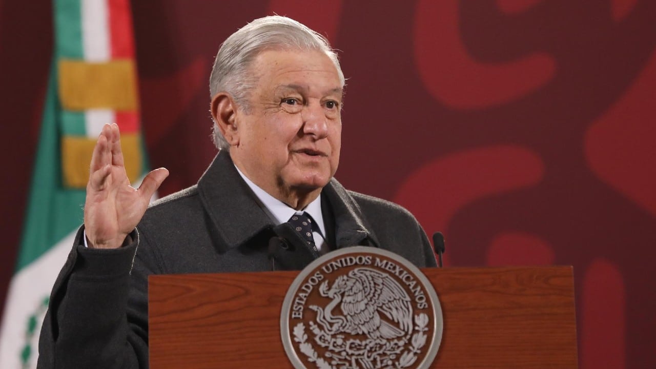 AMLO dio cargos diplomáticos a Laura Esquivel, Pedro Salmerón y Claudia Pavlovich