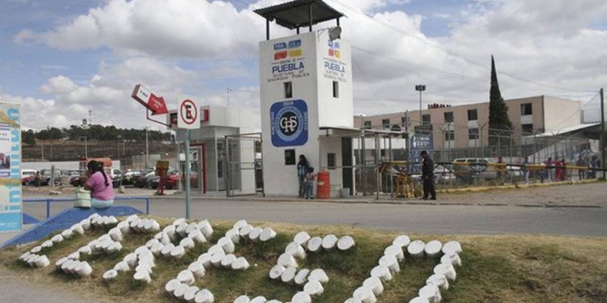 Detienen a 19 personas del penal de Puebla por hallazgo de cuerpo de bebé