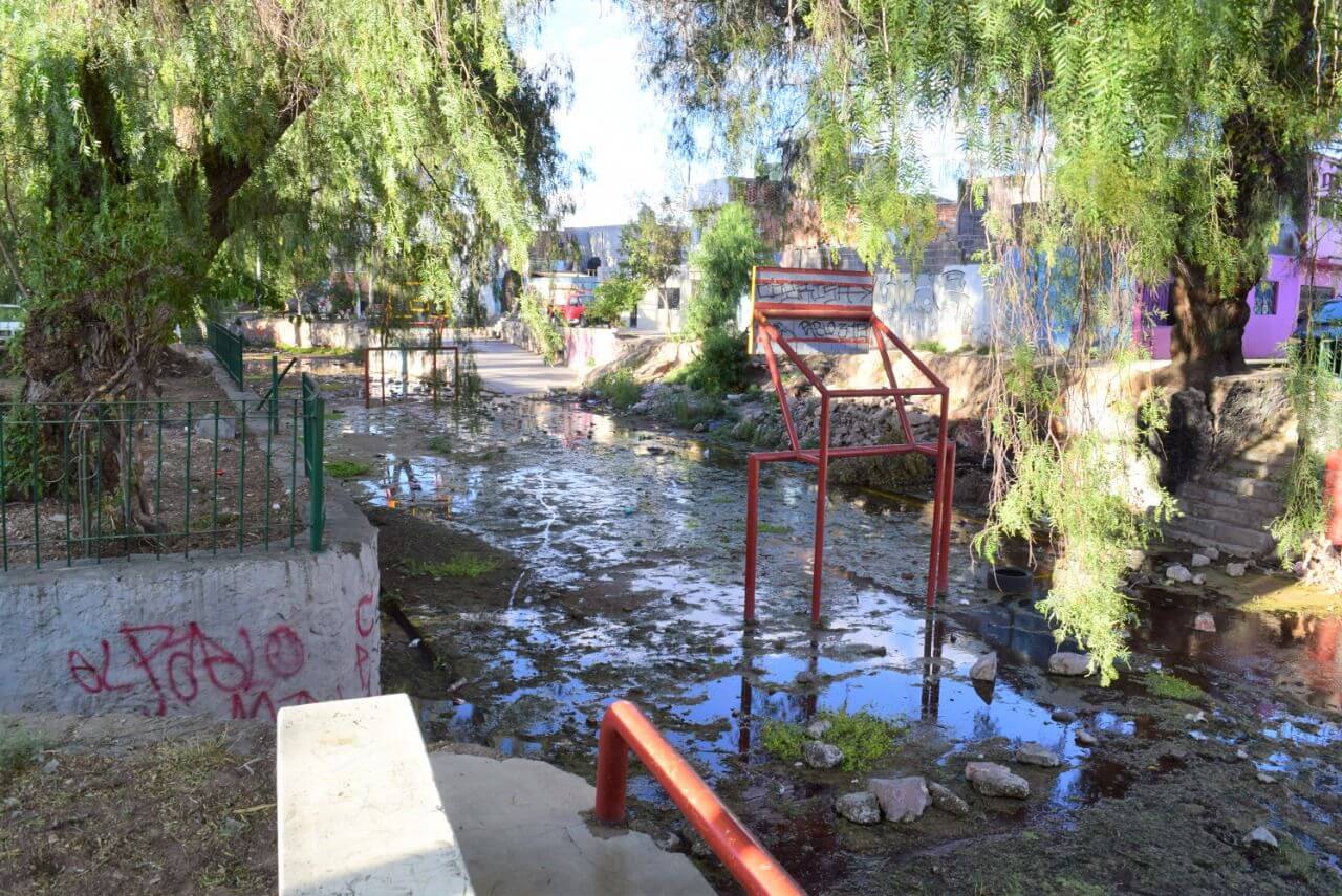 Inpode dialogó con vecinos de la colonia Arquitos, con quienes se comprometió a rescatar del abandono el parque lineal del Río Españita.