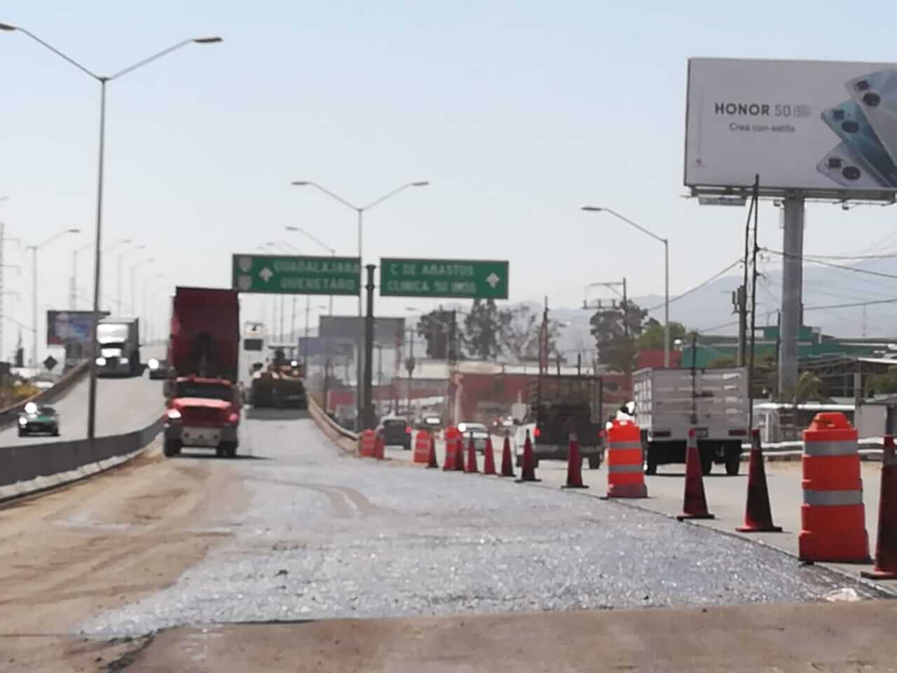Dirección de Tránsito de Soledad informa que debido a las obras de reencarpetamiento asfáltico en Periférico Oriente en el puente vehicular