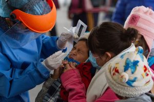 Más de 200 menores de edad han dado positivo a variante ómicron en México