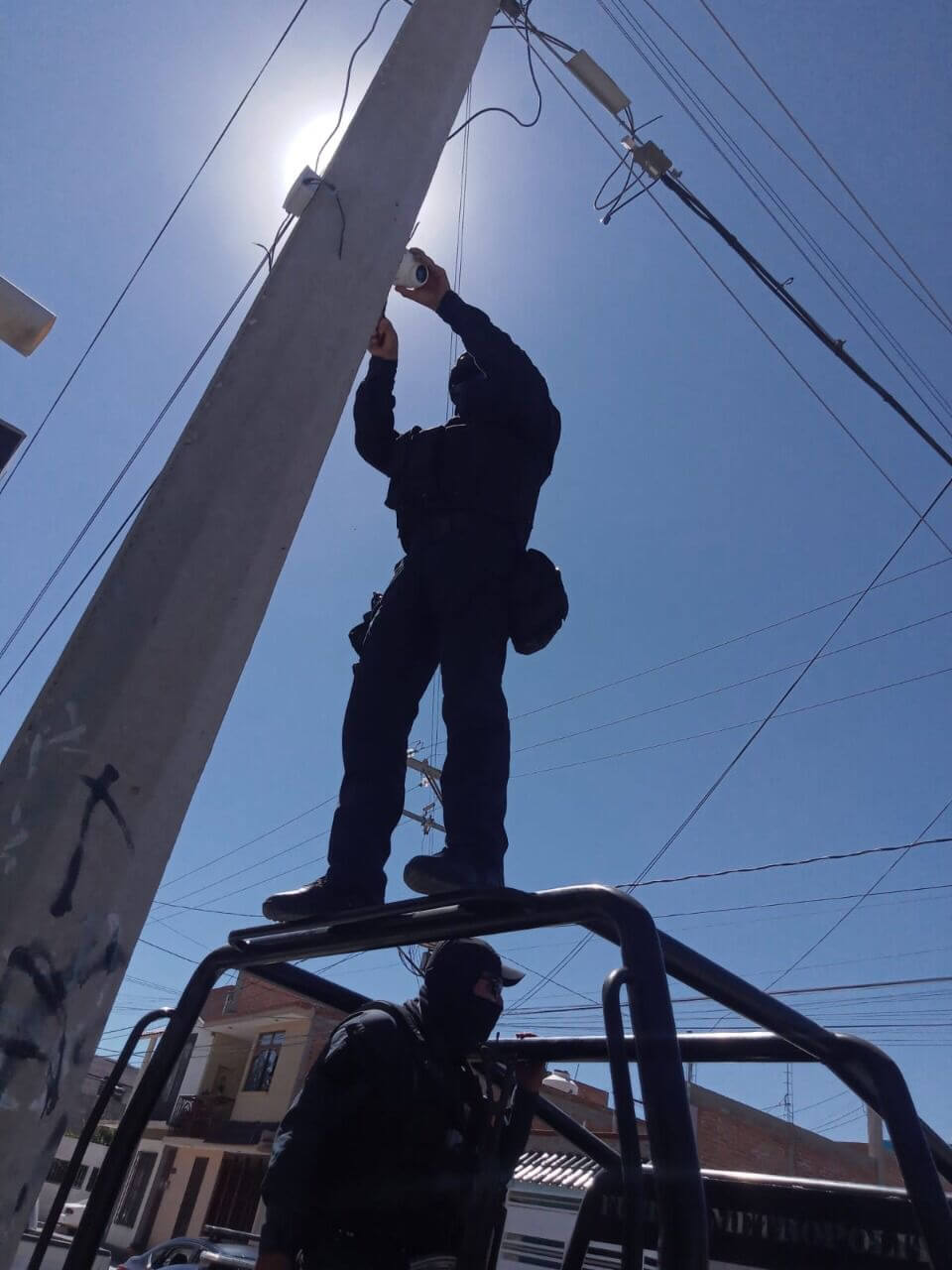 Agentes de la Policía en coordinación con la SEDENA, desmantelaron en la colonia Simón Díaz el Aguaje, una red privada de videovigilancia