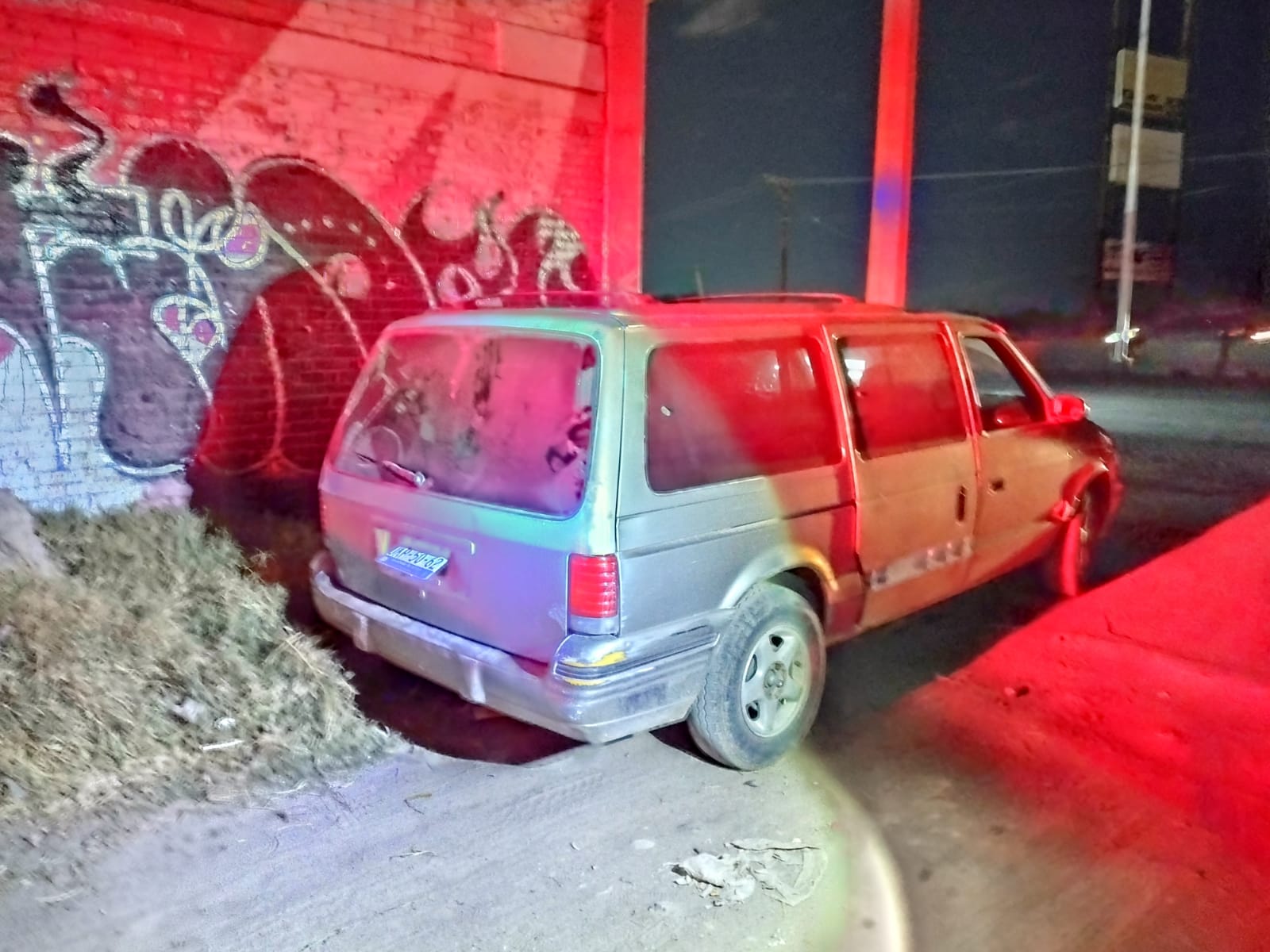 POLICÍAS MUNICIPALES DE SOLEDAD ASEGURAN CAMIONETA CON REPORTE DE ROBO VIGENTE