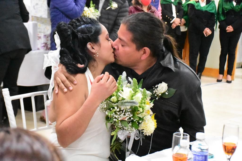Contraen matrimonio civil 139 parejas en el Carmen