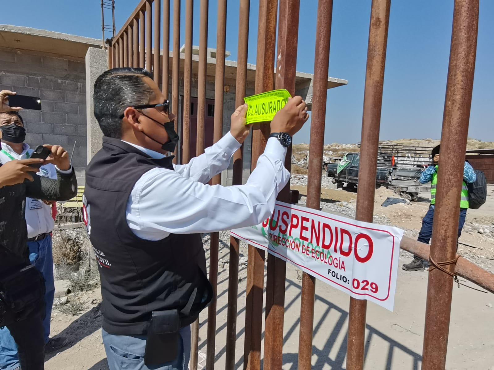 Clausuran tiradero clandestino y pedreras en Soledad