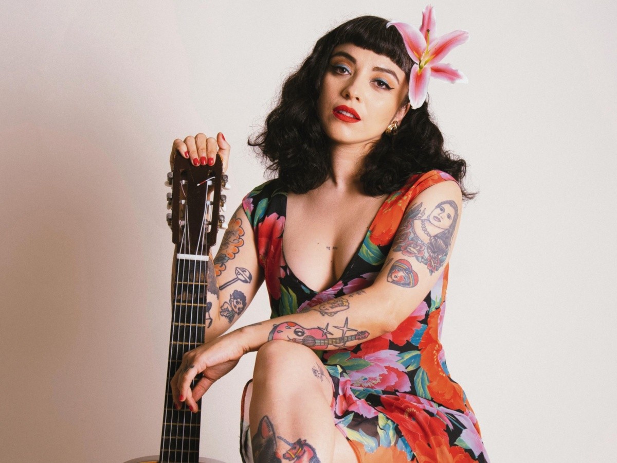 Mon Laferte anuncia el nacimiento de su bebé