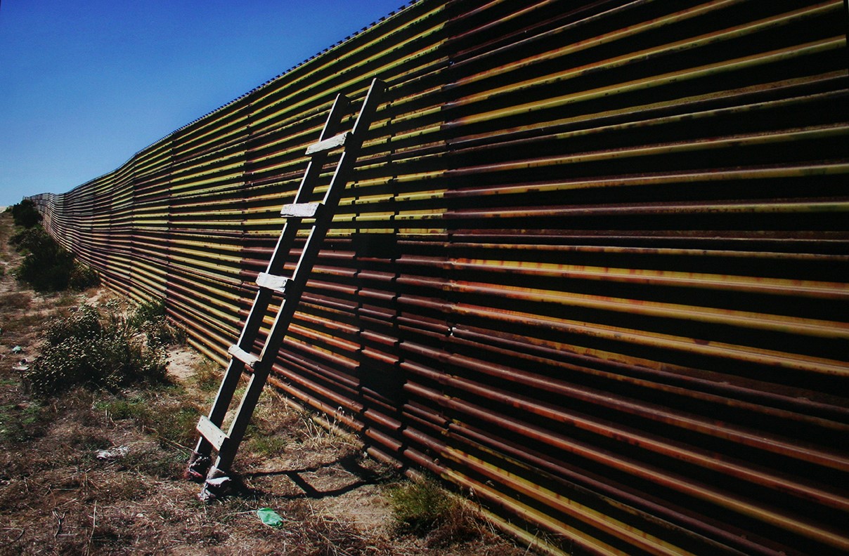 Llega a Caja Real “Migración”, una exposición fotográfica que retrata el fenómeno migratorio en diversas dimensiones.