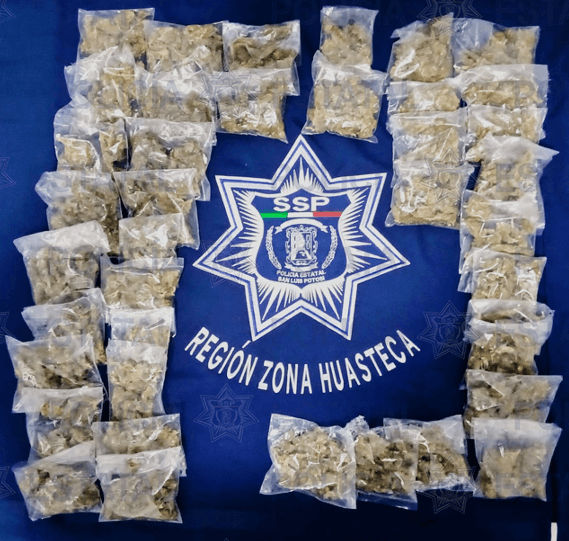 En la Zona Huasteca, Policías Estatales lograron la detención de un hombre por presunta posesión de 400 gramos de marihuana.
