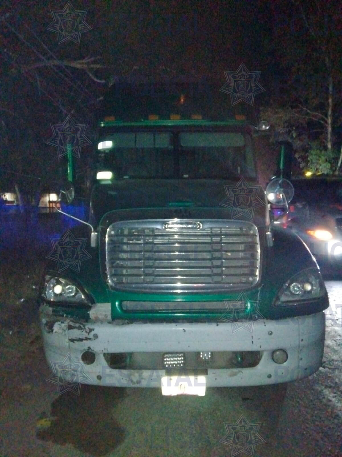 Estatales localizaron un tractocamión en la Zona Industrial, el cual había sido reportado como robado en el Municipio de Villa de Zaragoza.