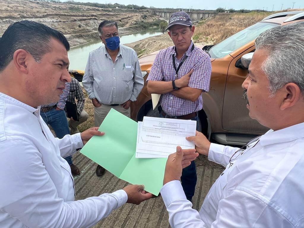 Conagua y presidente de Usuarios de Riego Porvenir-Chapacao recorrieron la planta de bombeo “El Porvenir” en el municipio de Tamuín