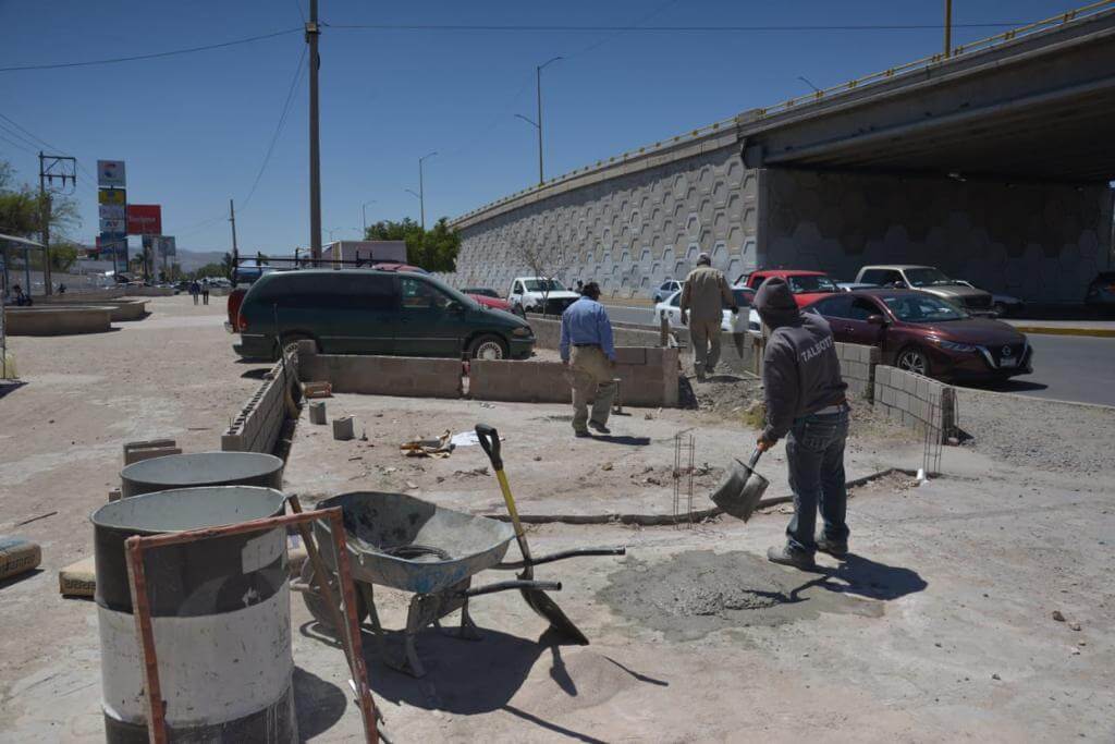 A fin de continuar con las prácticas para embellecer el municipio, se realizan los trabajos de rehabilitación del acceso principal a Soledad