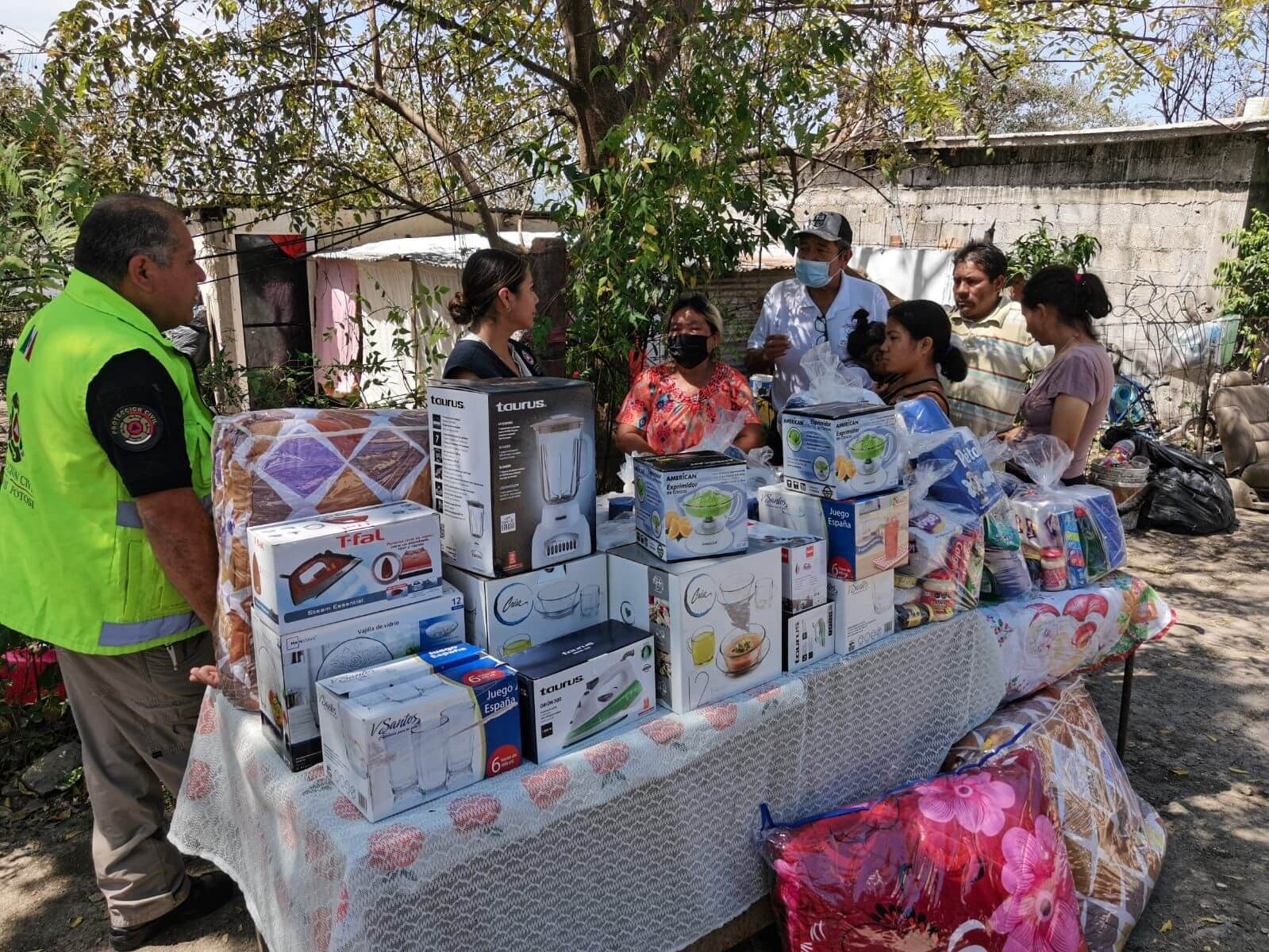 Coordinación Estatal de Protección Civil acudió este martes a la colonia Lázaro Cárdenas en el municipio de Ciudad Valles