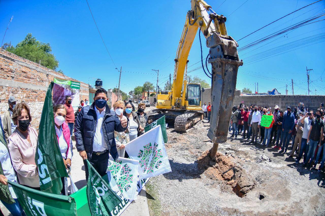 RGC arrancó los trabajos de remediación del canal de aguas negras y pavimentación de las calles Galeana y Abasolo en Soledad
