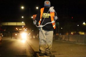 Servicios Municipales amplió sus labores de mantenimiento en los carriles centrales de la avenida Salvador Nava Martínez