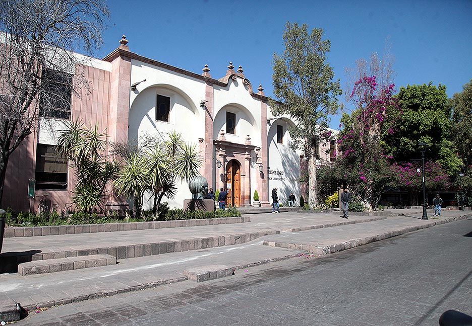 Aprueban dictamen que establece la gratuidad del aparato medidor para usuarios del servicio doméstico de agua potable