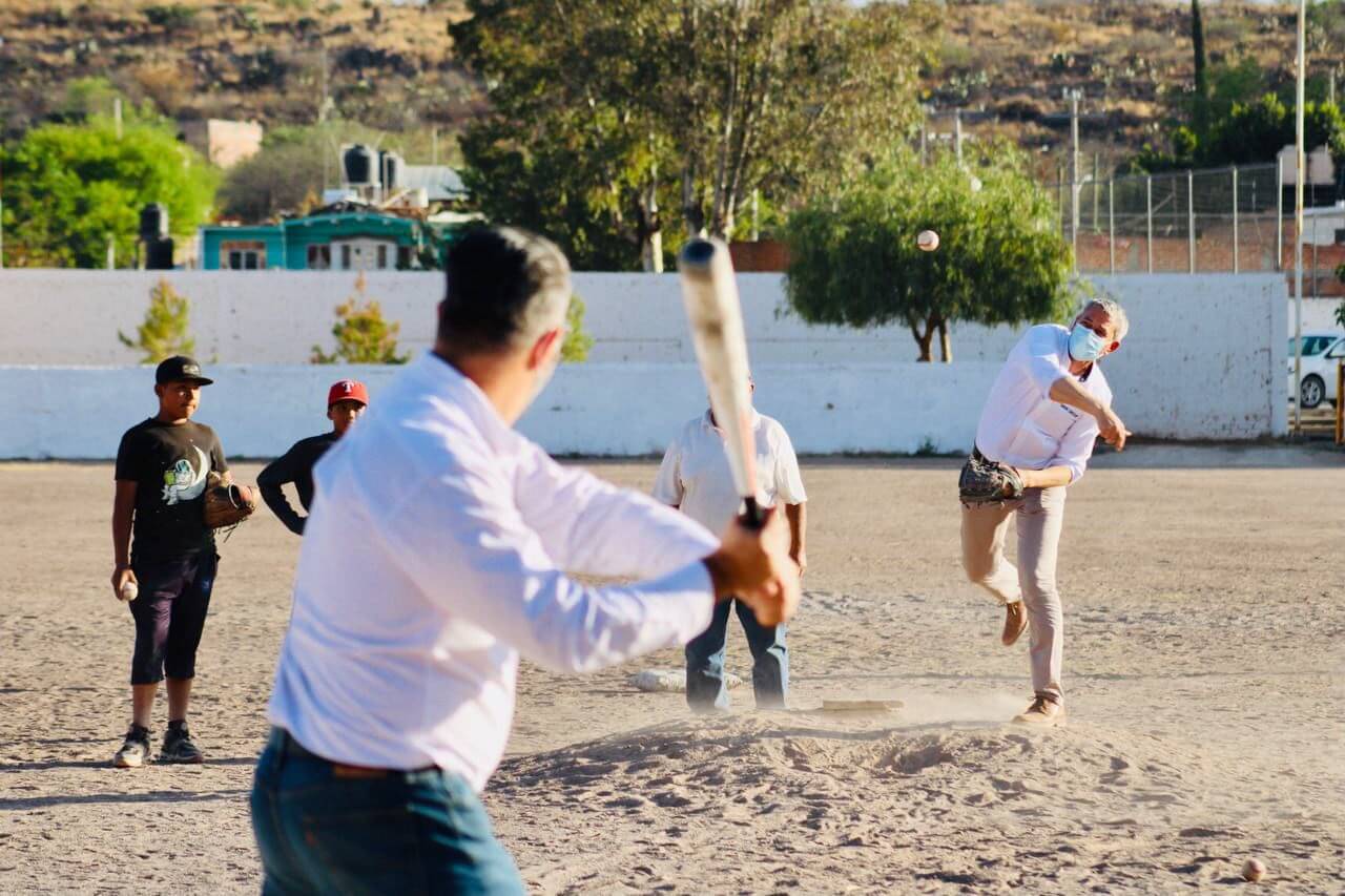 Recorrieron las instalaciones de la Unidad Deportiva Municipal para supervisar los avances de rehabilitación de la misma.