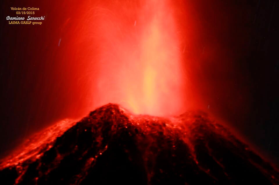 El libro publicado por el Instituto de Geofísica de la UNAM, se centra en los fenómenos relacionados con la actividad volcánica