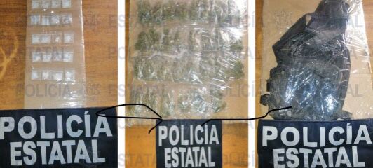 Policías de Seguridad Pública del Estado, detuvieron a un hombre tras asegurarle varias dosis de marihuana y "cristal".