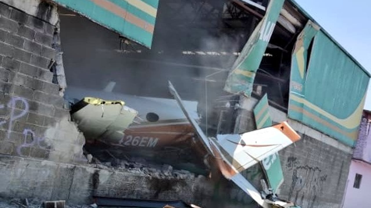 Mueren tres personas tras accidente de avioneta en Temixco, Morelos