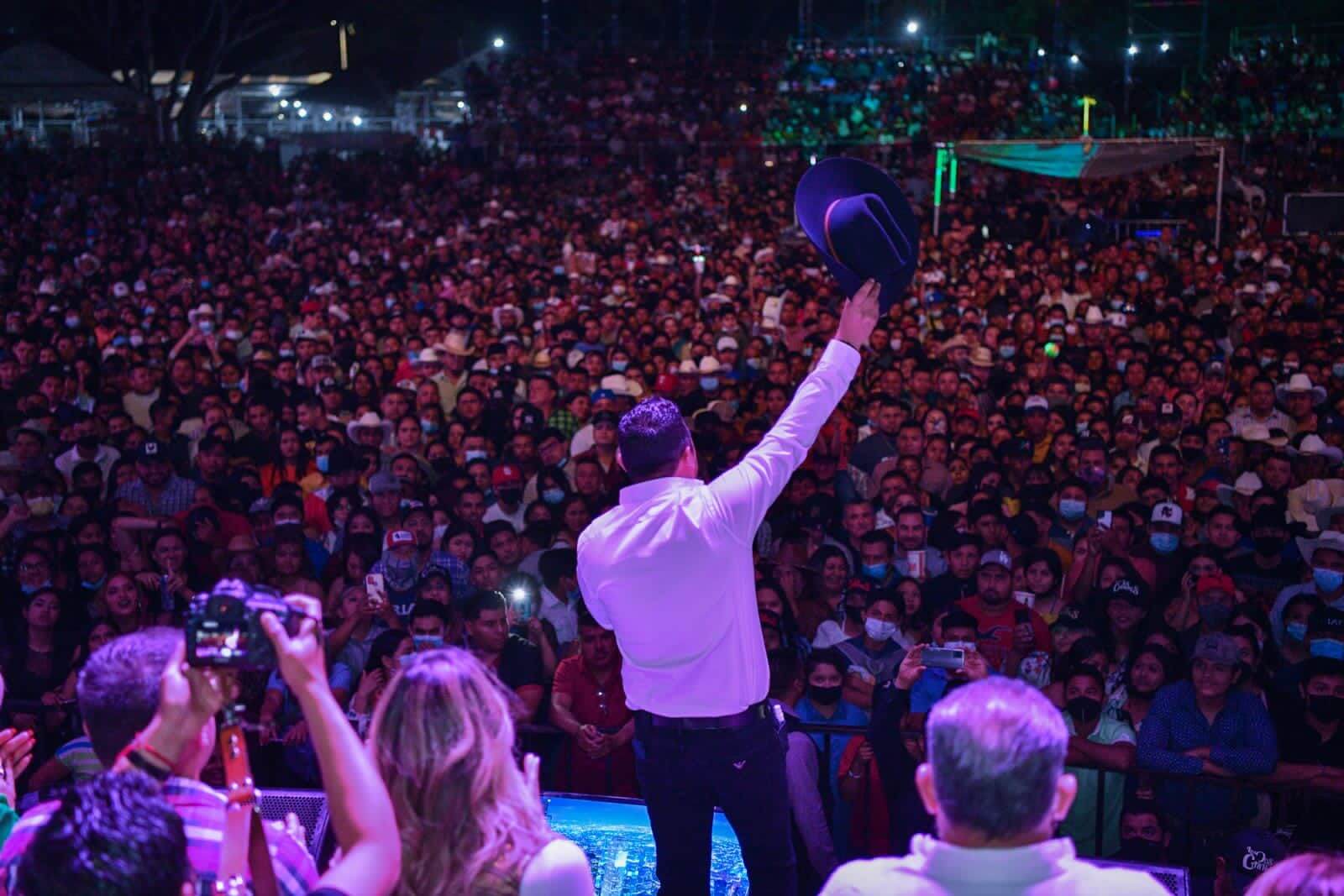En su sexagésimo aniversario, multitudes de gente arribaron a las instalaciones de la Feria Nacional de la Huasteca Potosina (Fenahuap)